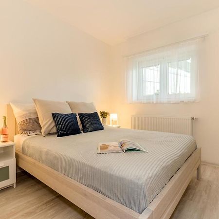 Apartmany Jedovary Trhové Sviny Екстериор снимка