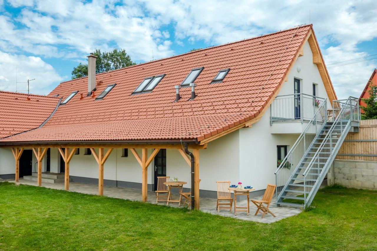 Apartmany Jedovary Trhové Sviny Екстериор снимка