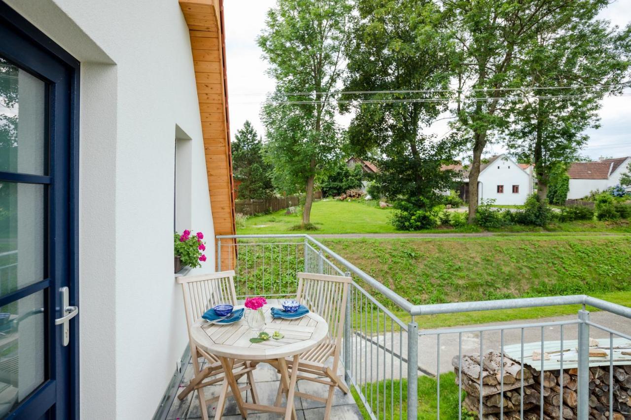 Apartmany Jedovary Trhové Sviny Екстериор снимка