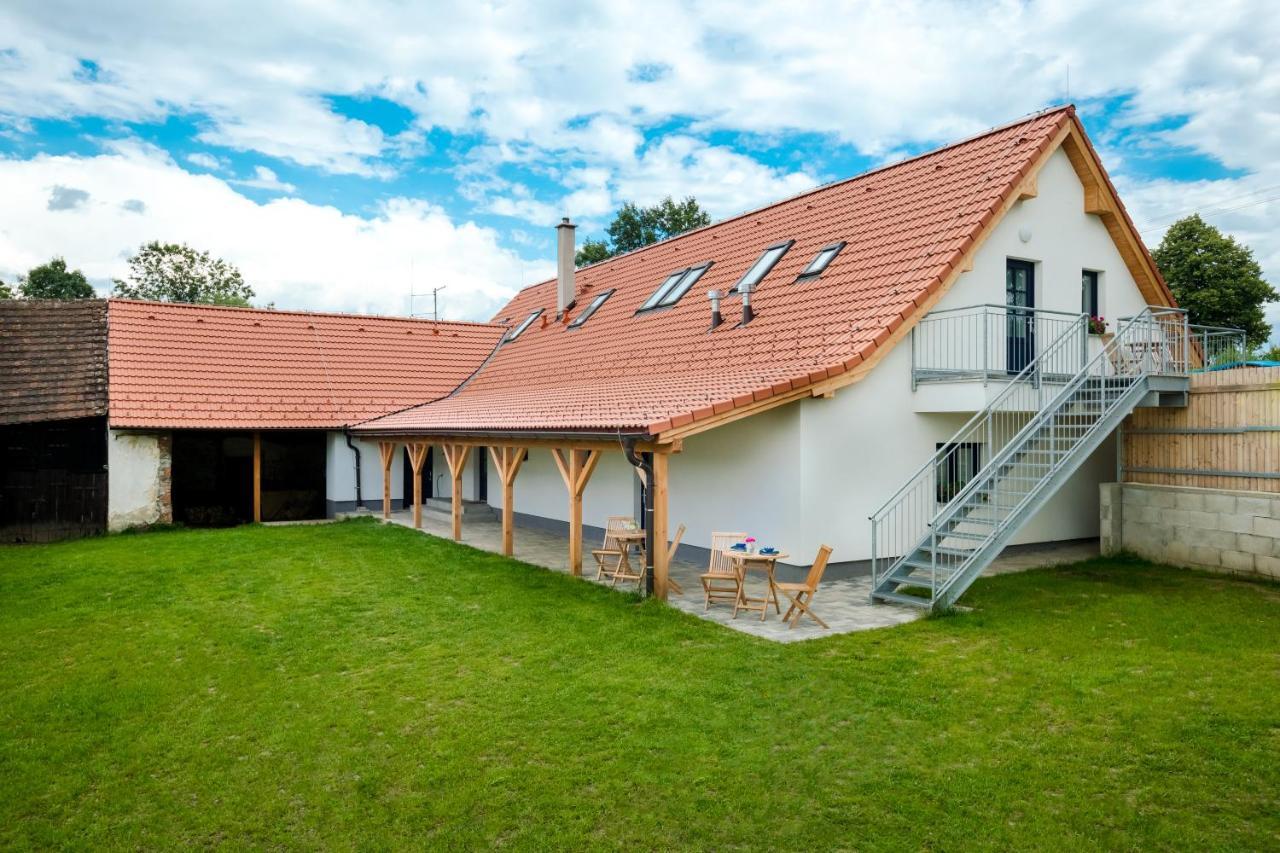 Apartmany Jedovary Trhové Sviny Екстериор снимка
