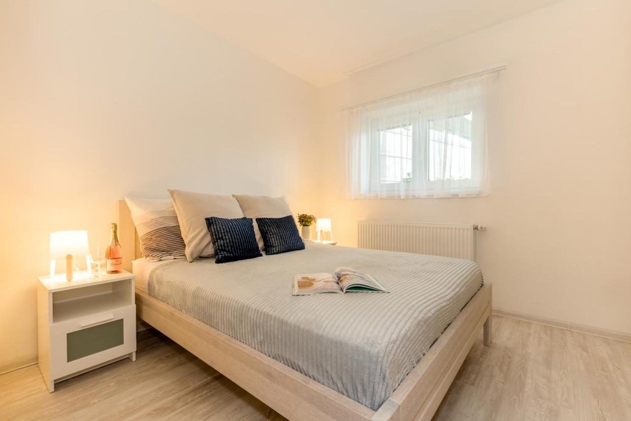 Apartmany Jedovary Trhové Sviny Екстериор снимка