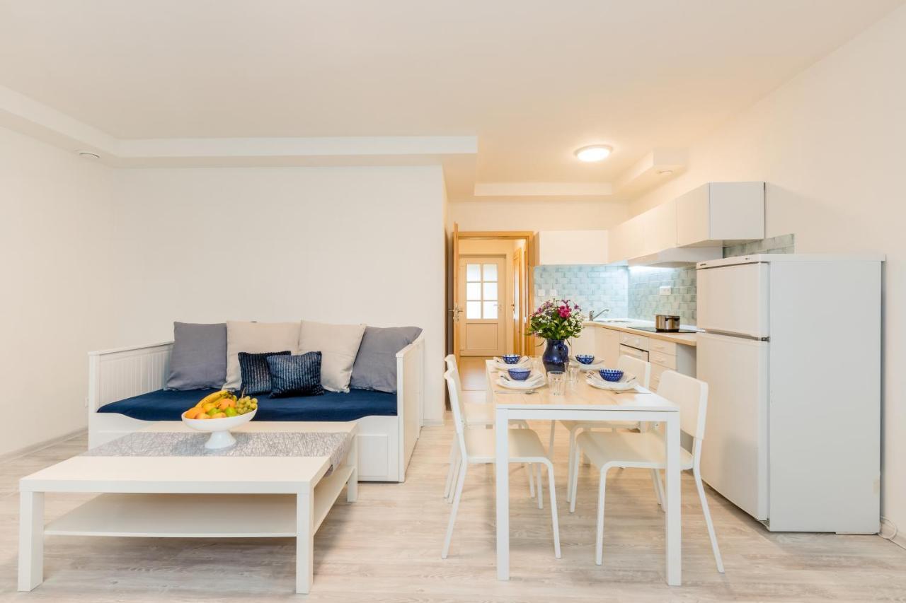 Apartmany Jedovary Trhové Sviny Екстериор снимка