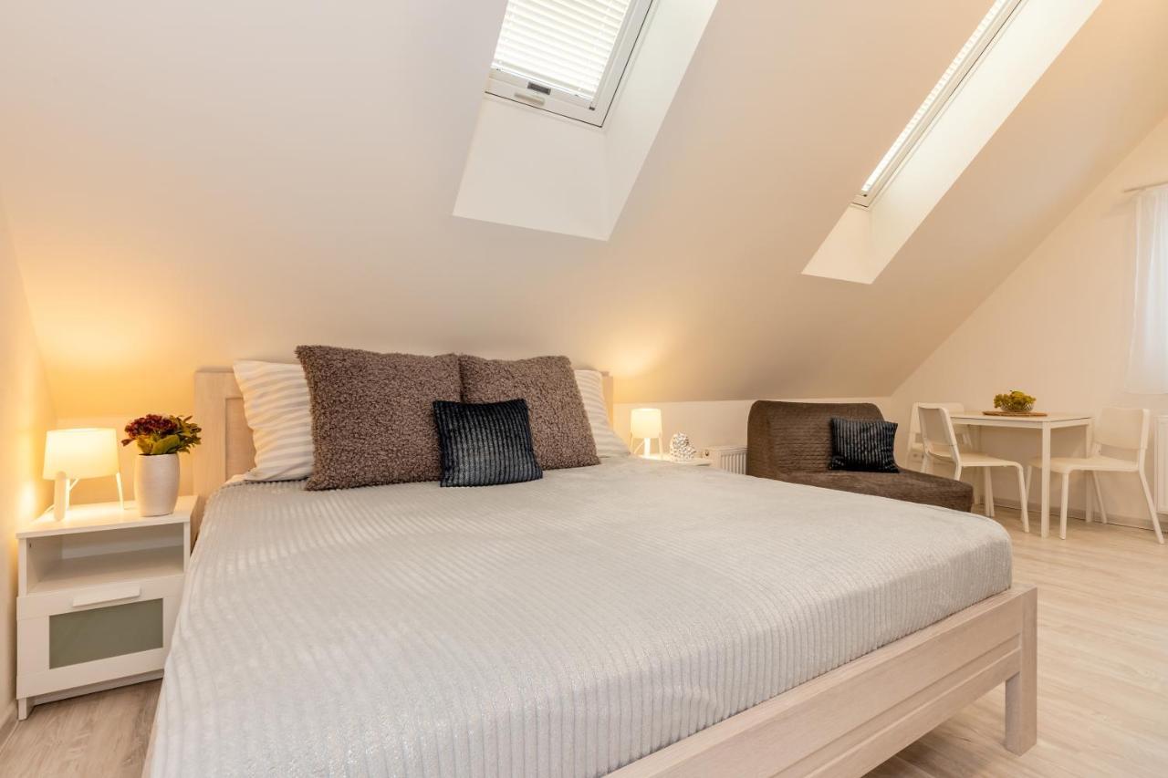 Apartmany Jedovary Trhové Sviny Екстериор снимка